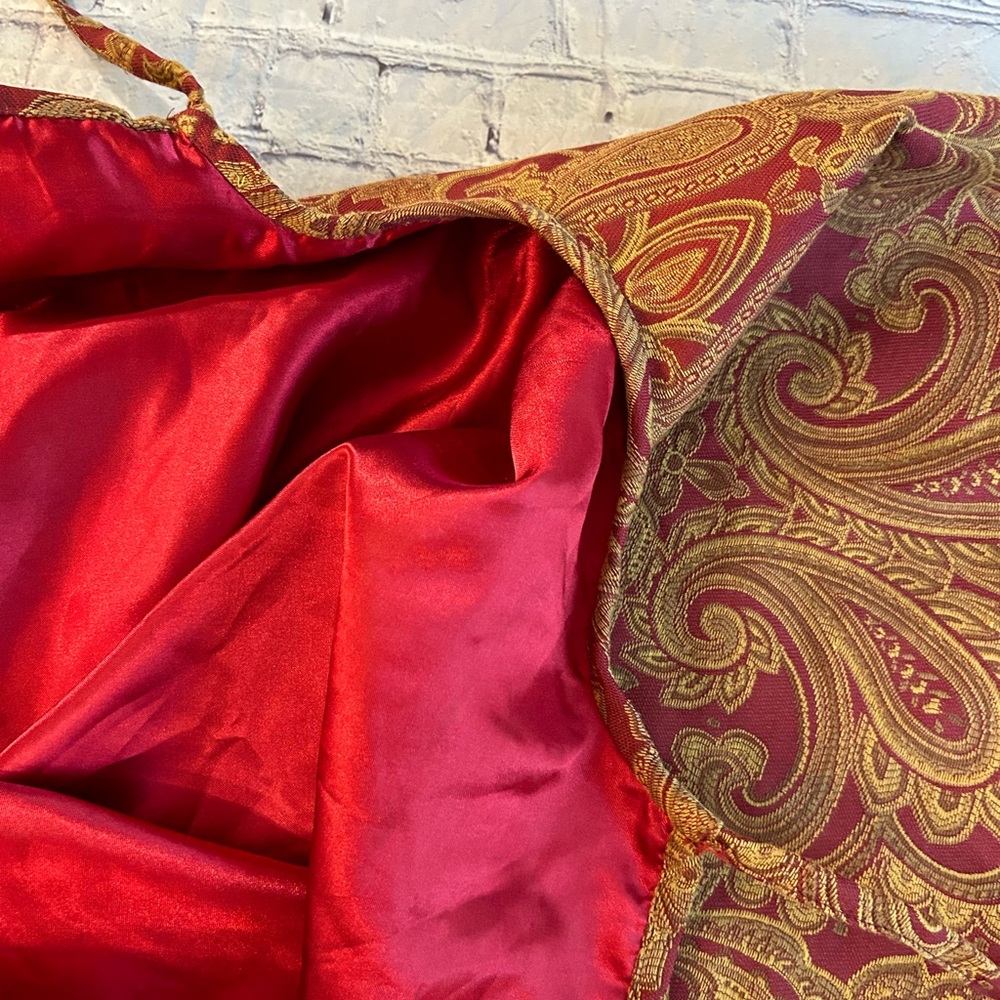 EMBROIDERED TAPESTRY BURGUNDY/GOLD CHRISTMAS TREE SKIRT AND MATCHING STOCKING - Picture 5 of 10
